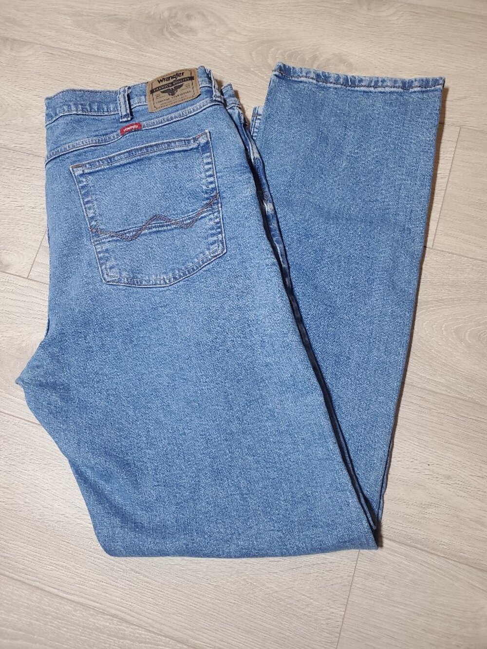 Wrangler Denim jeans men's size 38x32 Blue Faded Straight Leg‎ Premium